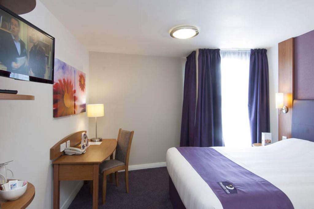 Premier Inn Southsea Portsmouth Room photo